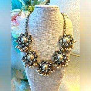 🌸 Beautiful Costume Necklace